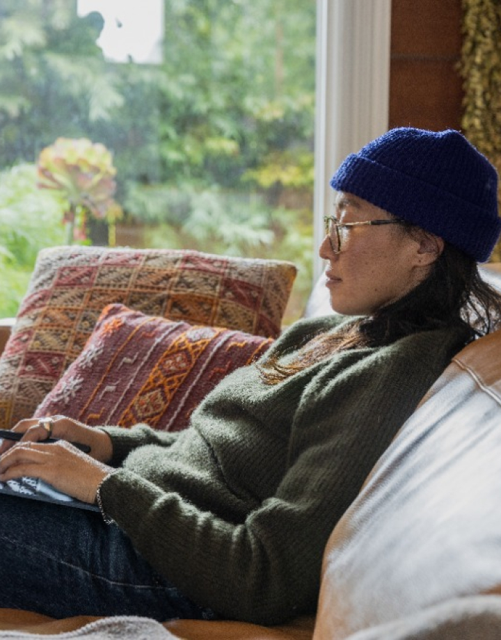 woman reading sell it newsletter