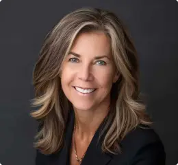 real-estate-agent_female-40_desktop